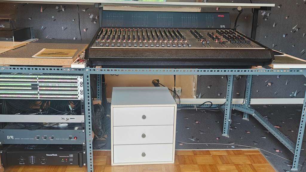 Table de mixage analogique D&R Stylix 20 entrées/8 sorties/2, Enlèvement, Utilisé