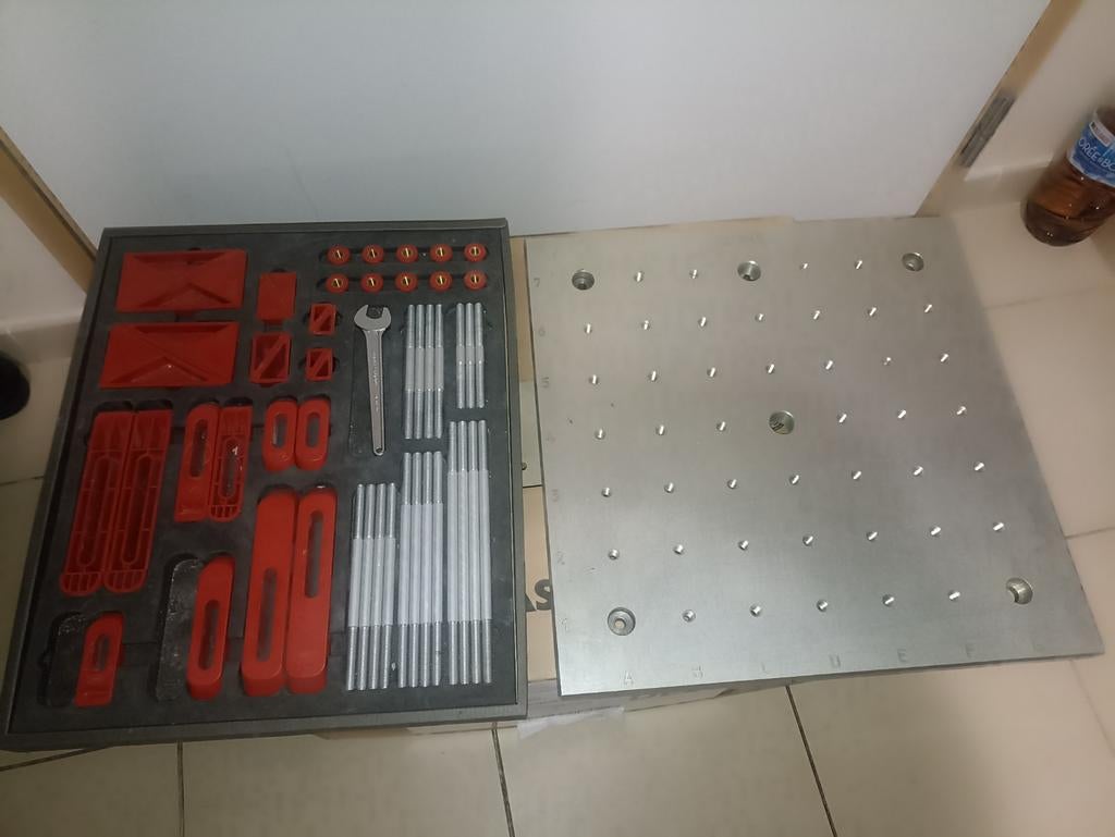 Amf aluminium tafel met klemmen, Ophalen, Zo goed als nieuw