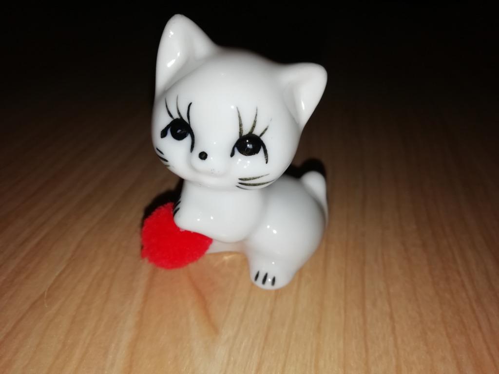 Petit chat blanc en faïence, vintage!, Enlèvement ou Envoi
