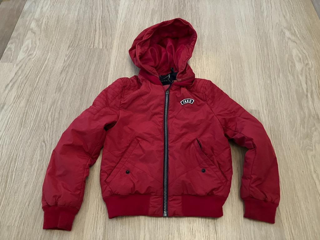 Jas IKKS - maat 116 ( 6 jaar), Kinderen en Baby's, Kinderkleding | Maat 116, IKKS, Ophalen of Verzenden, Zo goed als nieuw, Jongen
