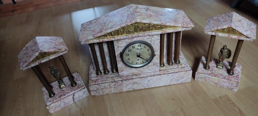 Ancienne pendule  en marbre rose, Enlèvement