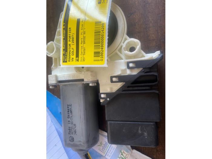 Moteur de vitre portière d'un Volkswagen Golf, Enlèvement ou Envoi, 3 mois de garantie, Utilisé