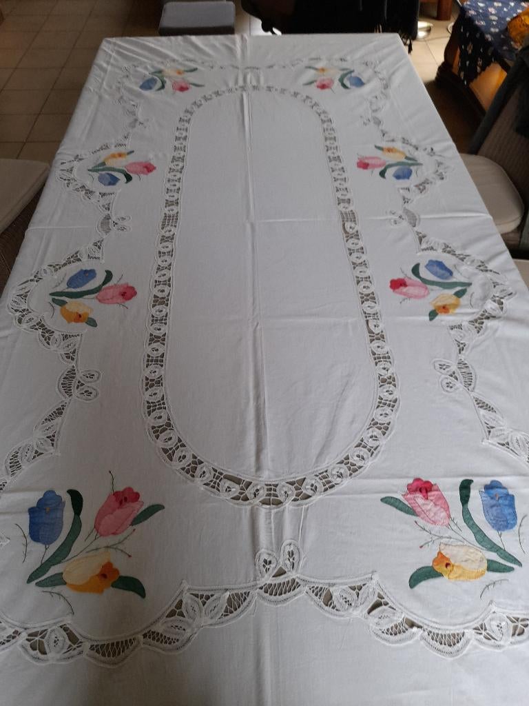 handgeborduurd tafelkleed 250x160cm met 12 servetten, Huis en Inrichting, Ophalen, Nieuw