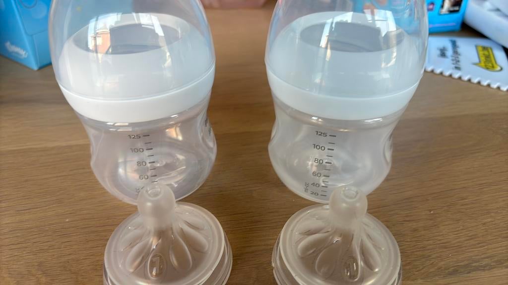 2 flesjes Philips Avent  125 ml met 2 spenen 1, Ophalen, Zo goed als nieuw