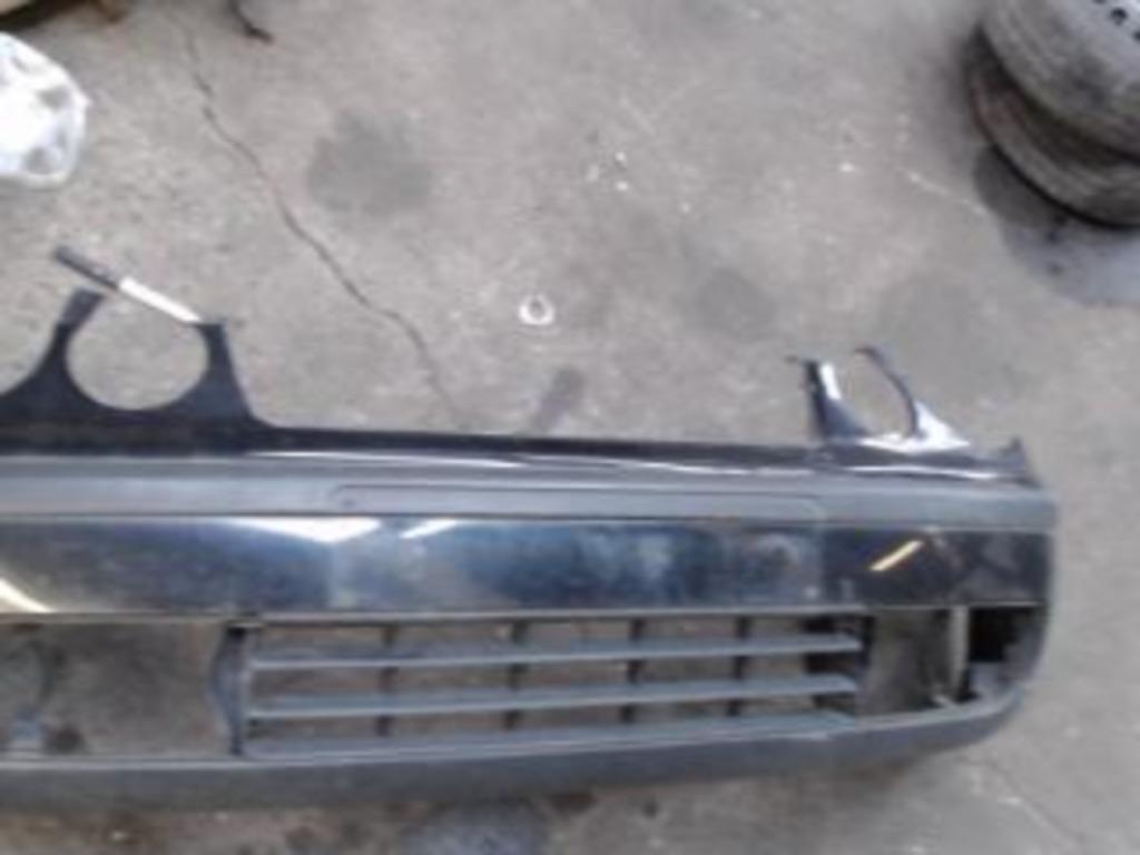 Pare choc avant VW Polo 4 2002-2005 manque grille LP/14111, Enlèvement, Utilisé, Avant, Pare-chocs