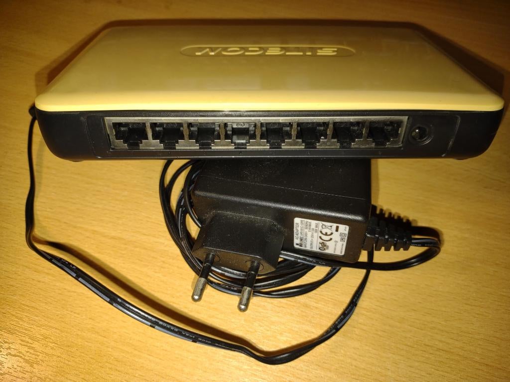 8 ports Gigabit Netwerk switch, Ophalen, Gebruikt