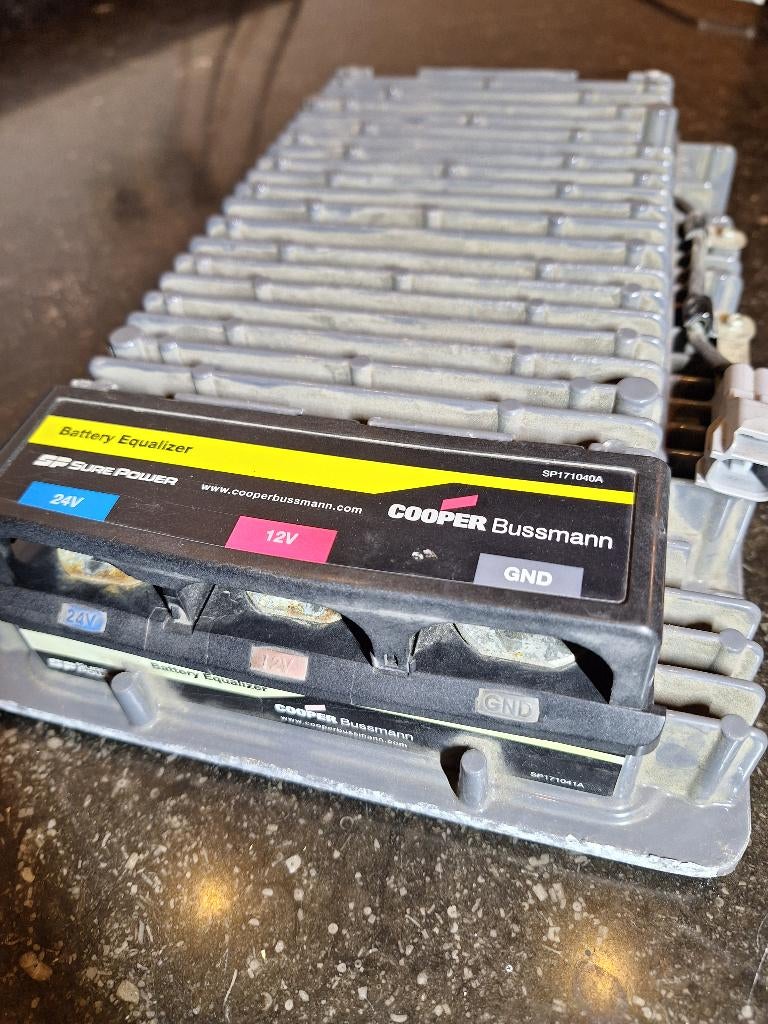 Egaliseur de battery Renault - Nissan - ea, Enlèvement ou Envoi, Utilisé, Renault, Électronique et Câbles