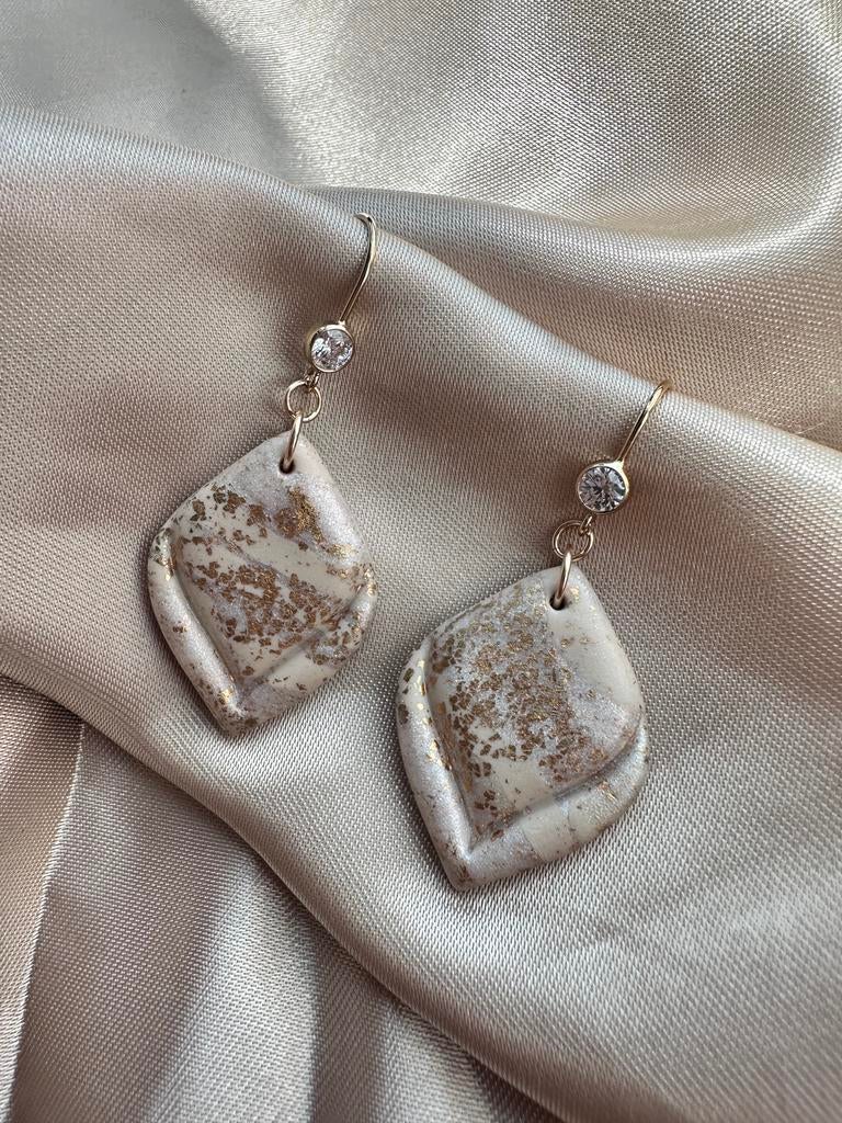Handmade earrings, Handtassen en Accessoires, Oorbellen, Hangers, Beige, Nieuw, Ophalen of Verzenden