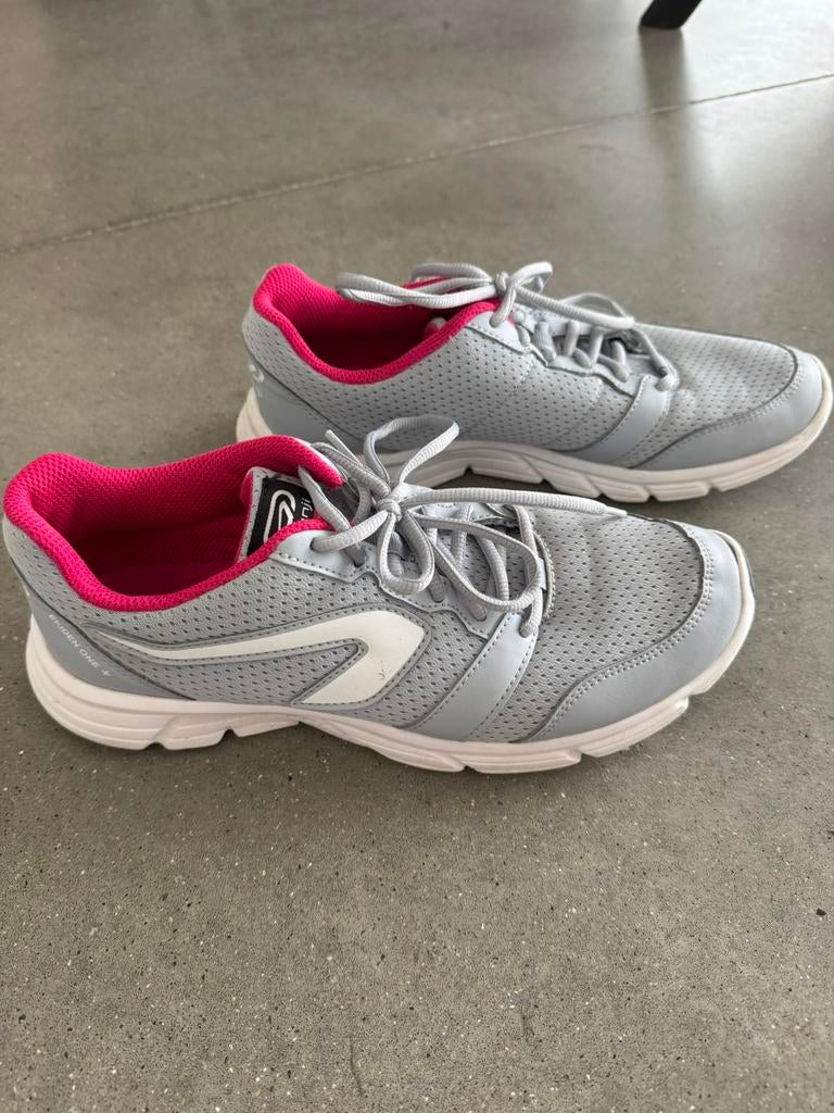 Als nieuwe sportschoenen dames maat 40, Enlèvement ou Envoi, Comme neuf, Chaussures de course à pied, Autres marques