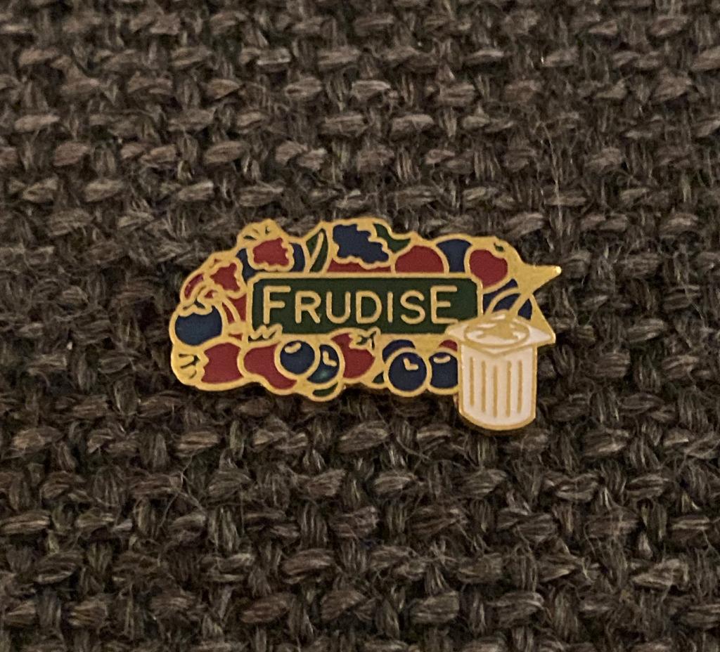 PIN - FRUDISE - YAOURT - YOGHURT, Envoi, Utilisé, Marque, Insigne ou Pin's