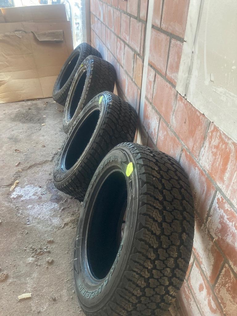Goodyear Wrangler 275/60r20 Dodge ram, Neuf, Pare-chocs, Enlèvement, Dodge