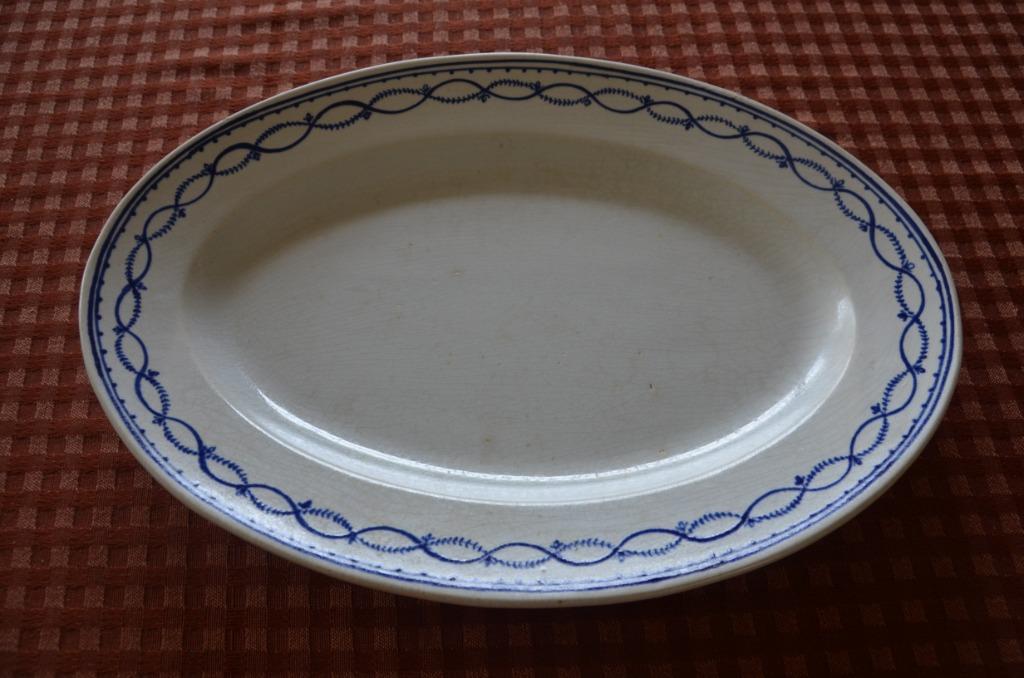 Plat ovale "Vieux Tournai" bleu - décor anneaux - 26x38- TBE, Enlèvement ou Envoi