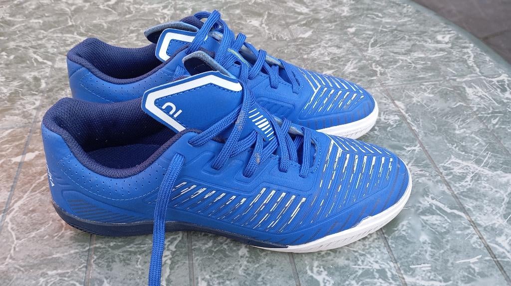 Zaalvoetbalschoenen Kipsta EU39, Sport en Fitness, Ophalen, Zo goed als nieuw, Schoenen