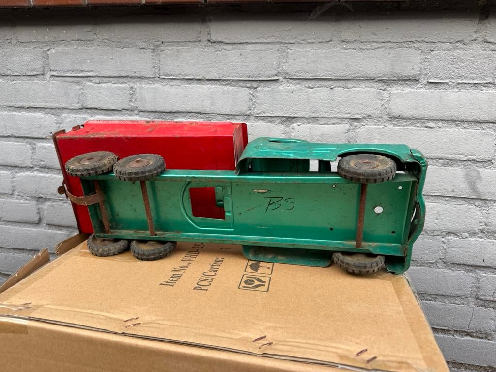 Oude metalen speelgoed truck, Antiek en Kunst, Ophalen of Verzenden