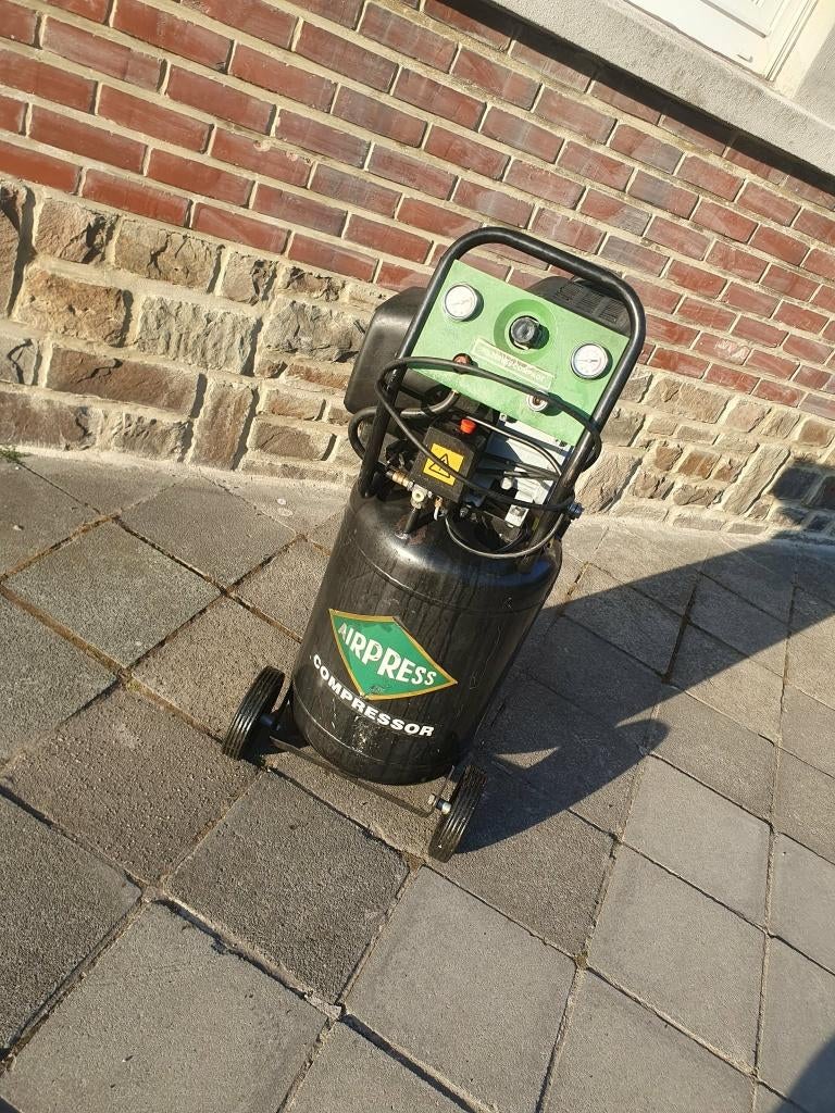 Compressor, Doe-het-zelf en Bouw, Ophalen, 6 tot 10 bar, Zo goed als nieuw, 25 tot 100 liter