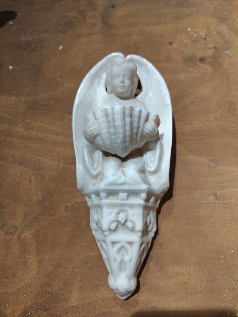 Bénitier ange sacré de Belleek . Objets religieux, Enlèvement