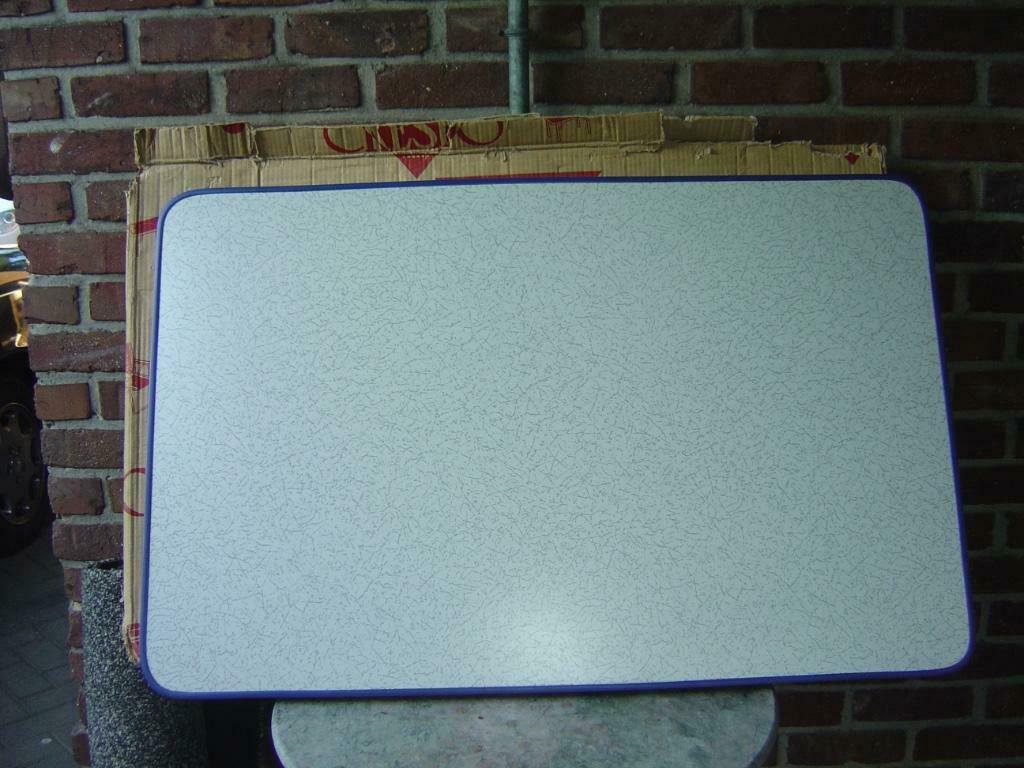 Campeer tafel, Enlèvement, Neuf