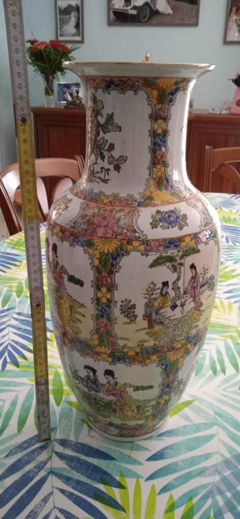 CHINESE VAAS MET STEMPEL + BASIS, Antiek en Kunst, Ophalen
