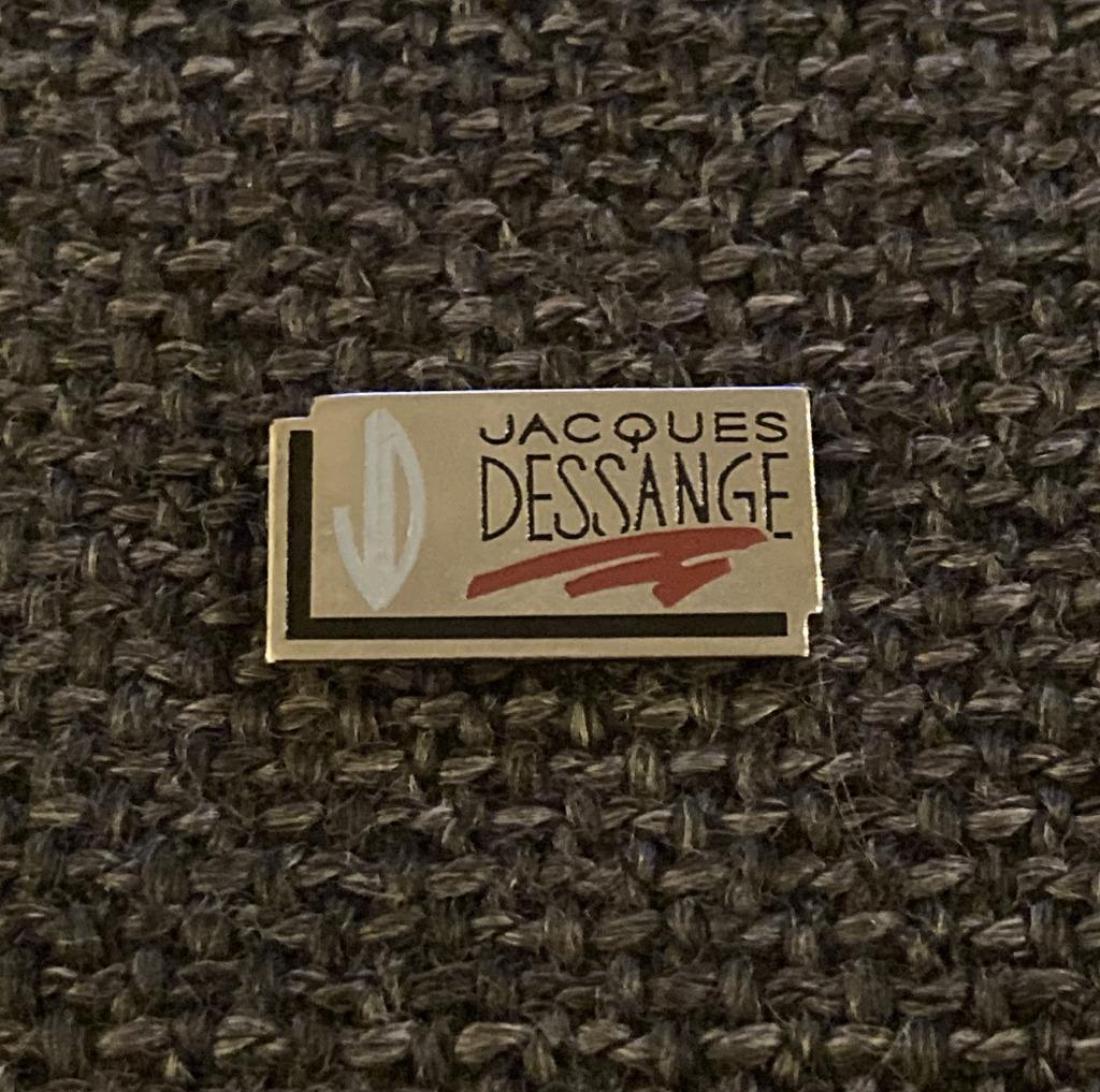 PIN - JACQUES DESSANGE - COIFFEUR - KAPPER, Envoi, Utilisé, Autres sujets/thèmes, Insigne ou Pin's