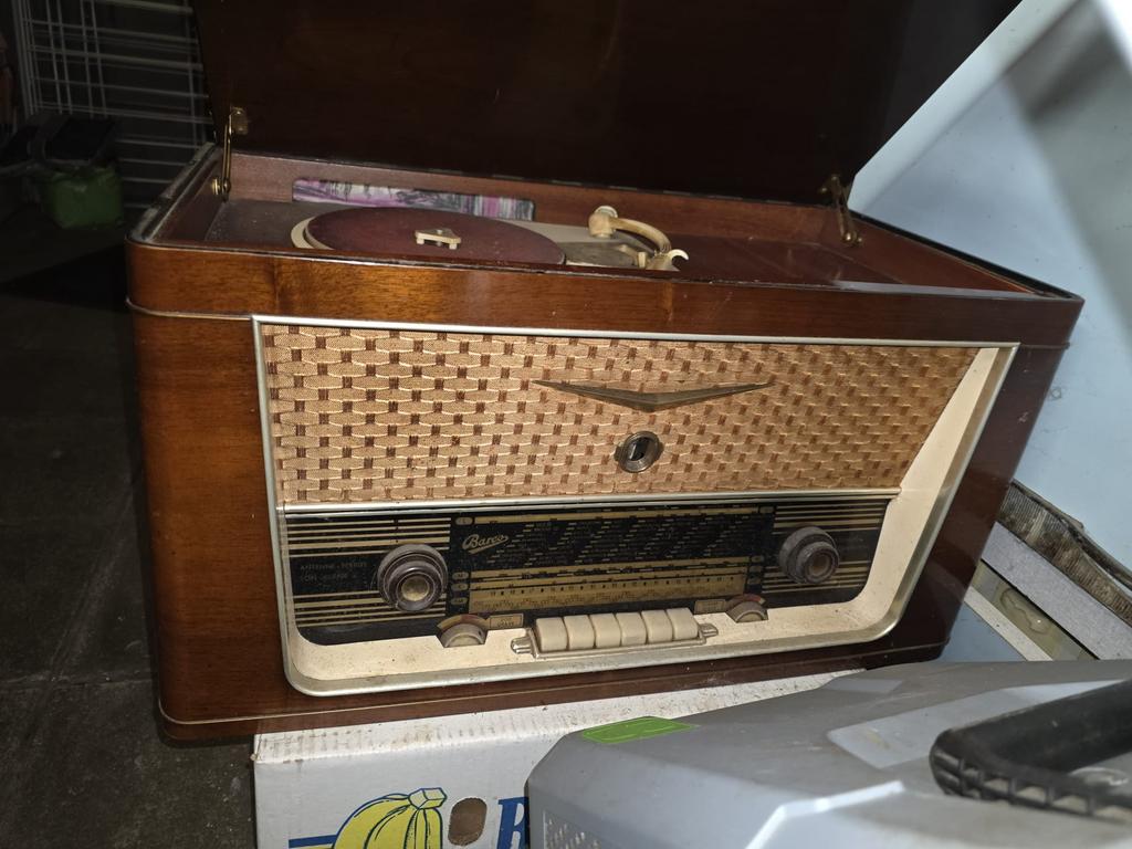 Vintage Barco radio-phonograph combination, Ophalen