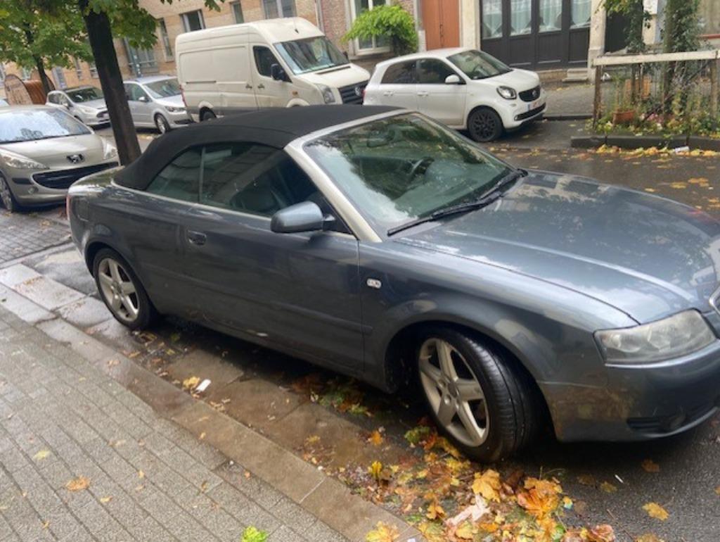 AUDI A4 CABRIO, Auto's, Audi, https://public.car-pass.be/vhr/ee3eb9ca-7089-4db1-8841-f7bfeb624737, Zwart, 4 cilinders, Cabriolet