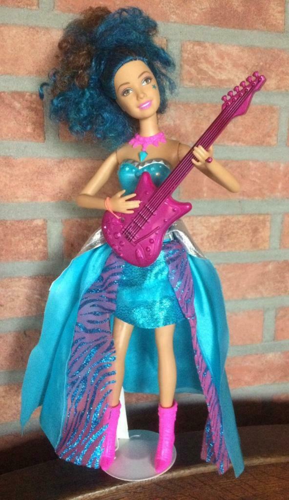 Zingende rockster Barbie,jurk 2 andere kanten., Kinderen en Baby's, Speelgoed | Poppen, Ophalen of Verzenden, Gebruikt, Barbie