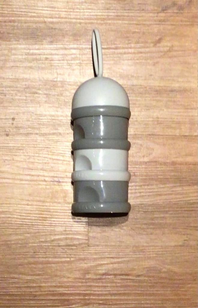 Beaba melkpoedertoren doseerdoos, Kinderen en Baby's, Ophalen of Verzenden, Zo goed als nieuw