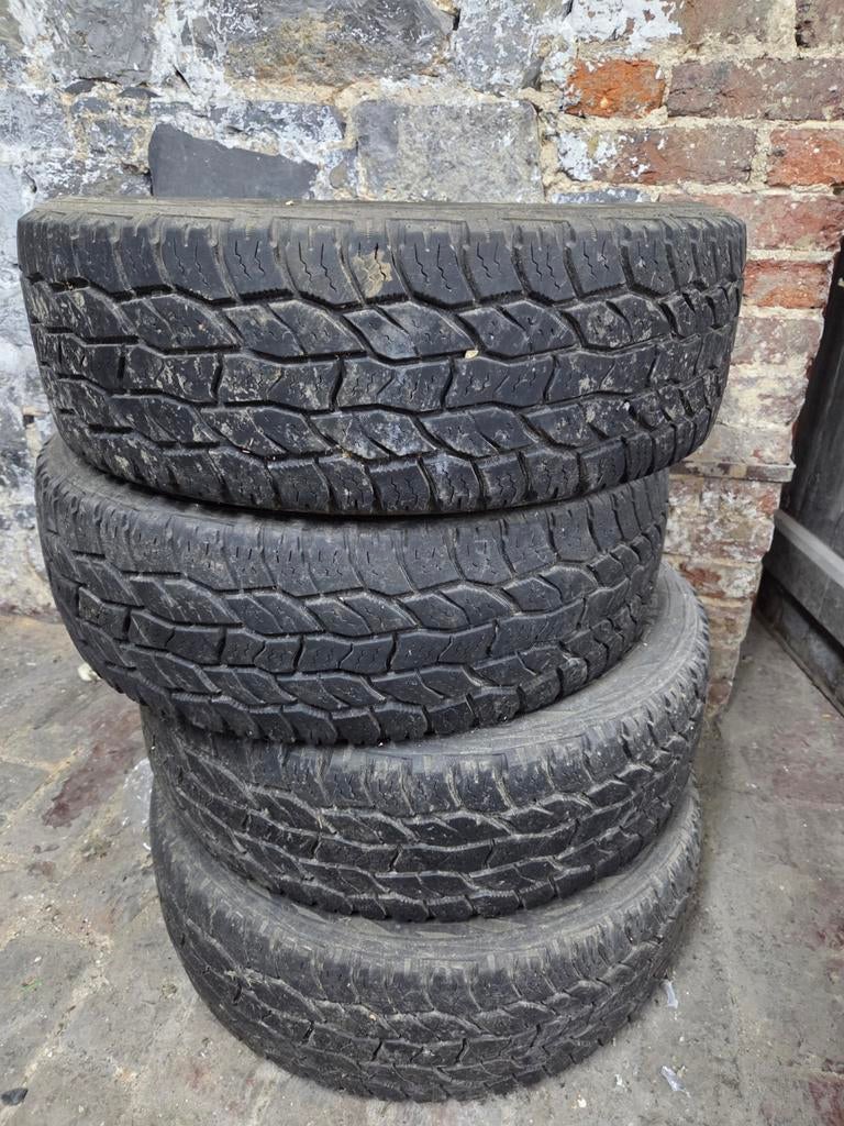 Cooper Discoverer A/T3 Sport 205/70 R15-banden (< 500 km), Ophalen