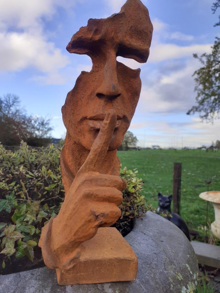 Gietijzeren beeld (de shush), Ophalen of Verzenden, Nieuw, Overige materialen, Mensenbeeld