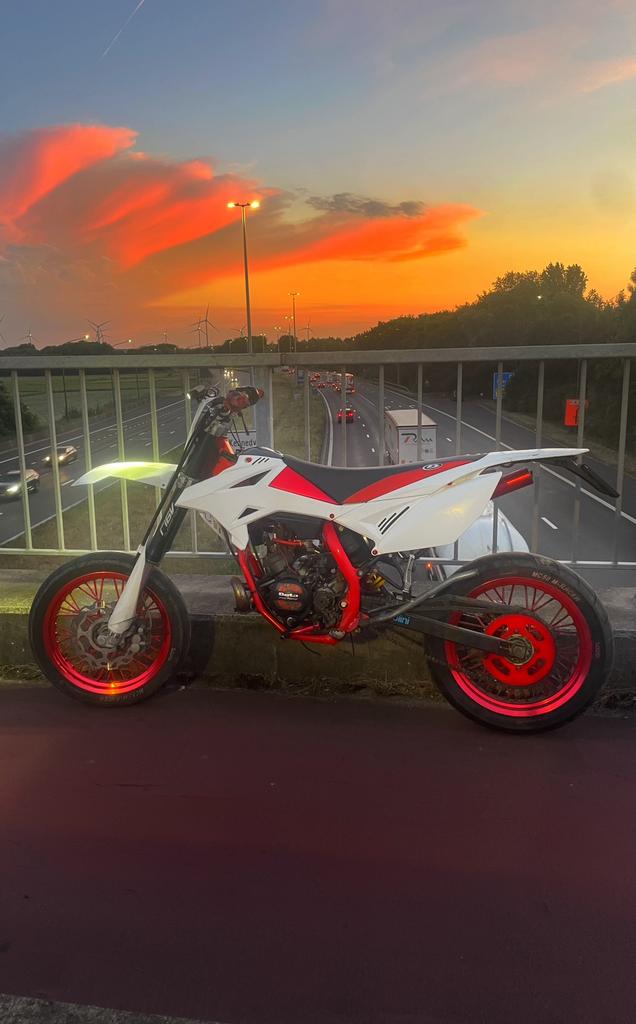 Beta rr 50 Track + extra 70cc setup, Ophalen, Zo goed als nieuw