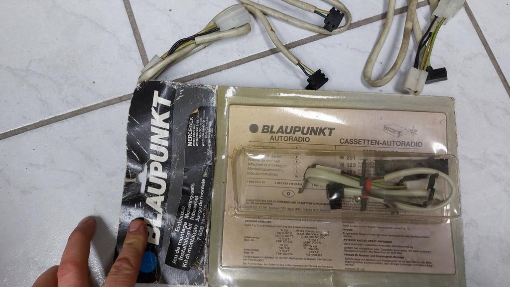 Mercedes oldtimer blaupunkt radio inbouwset, Autos : Divers, Autoradios, Enlèvement ou Envoi