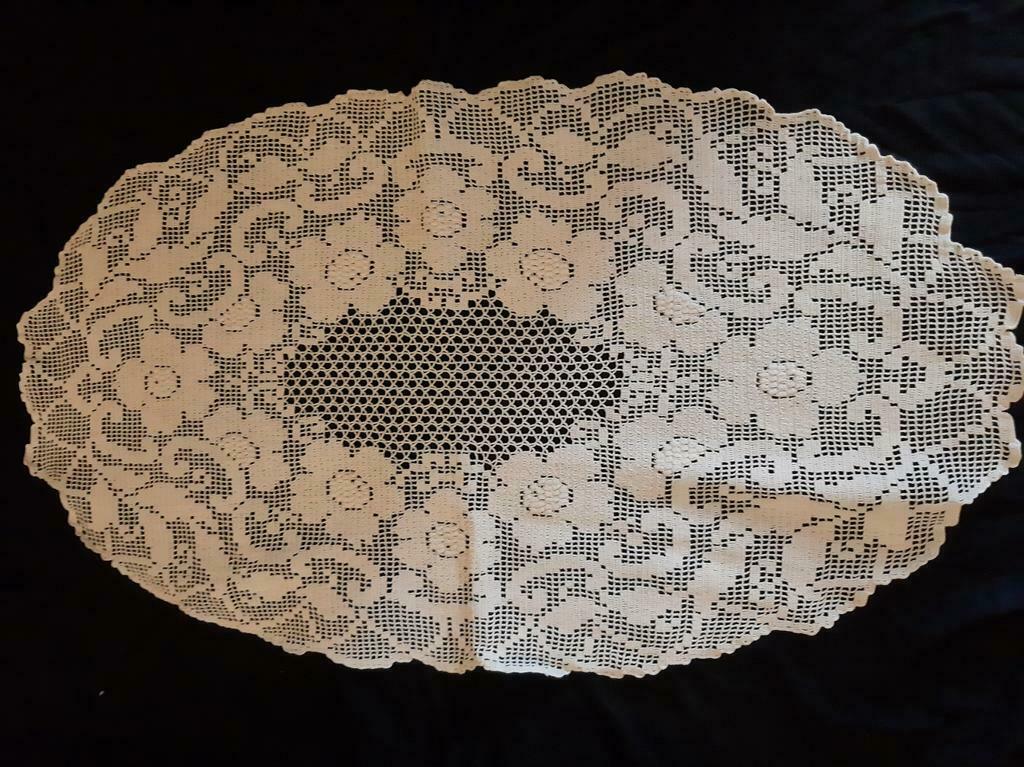 Très belle nappe ovale fait à la main, Enlèvement