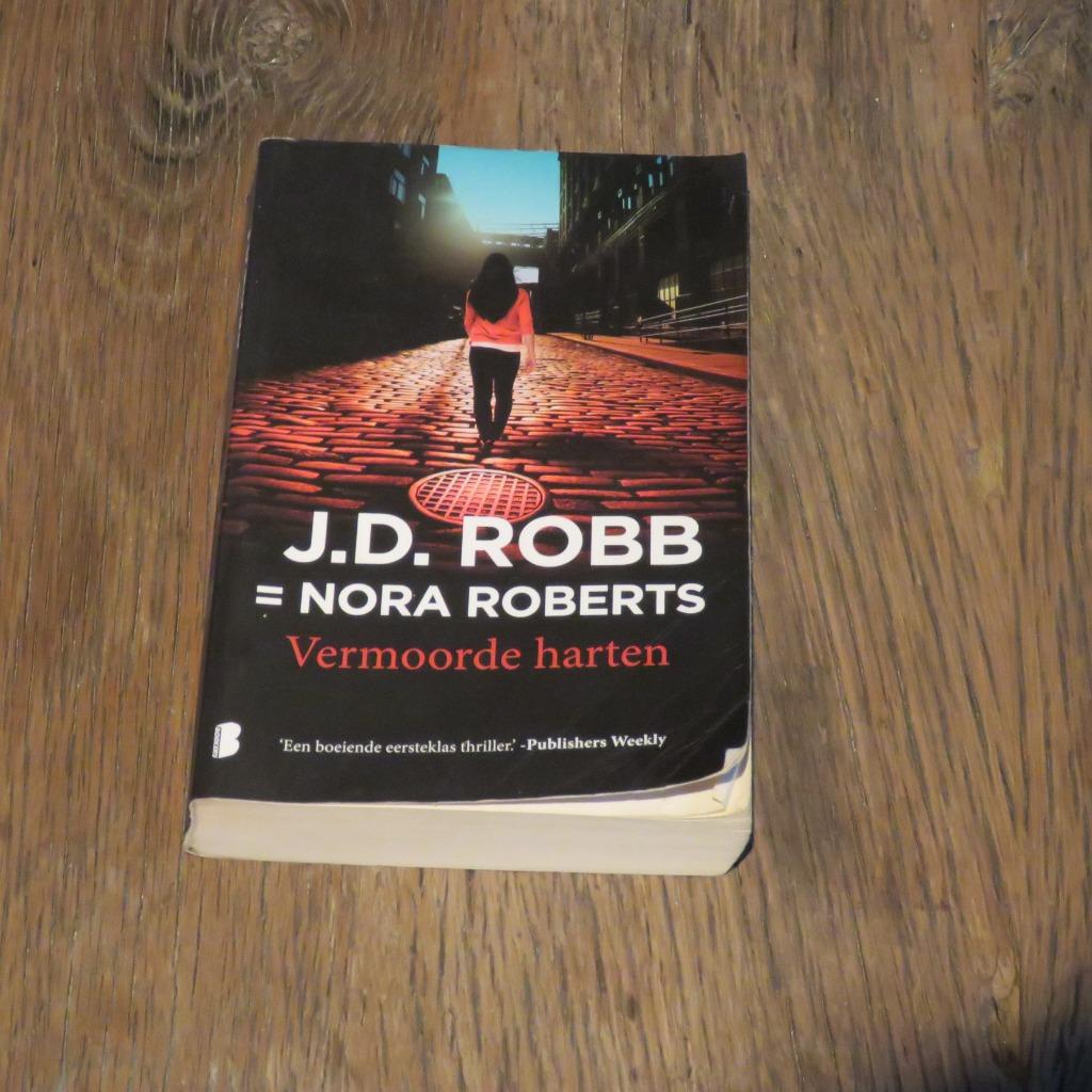 J. D. Robb = Nora Roberts Vermoorde harten, Enlèvement ou Envoi