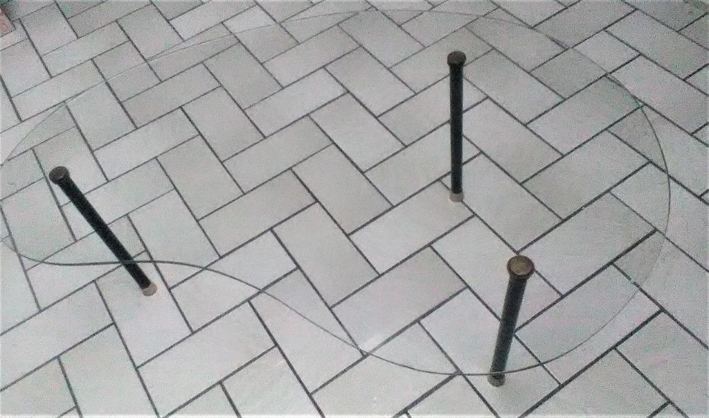 Groot glazen presentatie tafel voor in etalage, Ophalen, 50 tot 100 cm, Overige vormen, 50 tot 75 cm