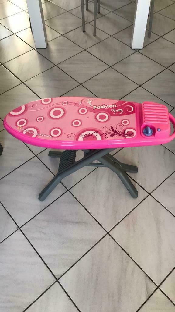 Table à repasser avec accessoires, Enfants & Bébés, Enlèvement ou Envoi, Comme neuf, Fille