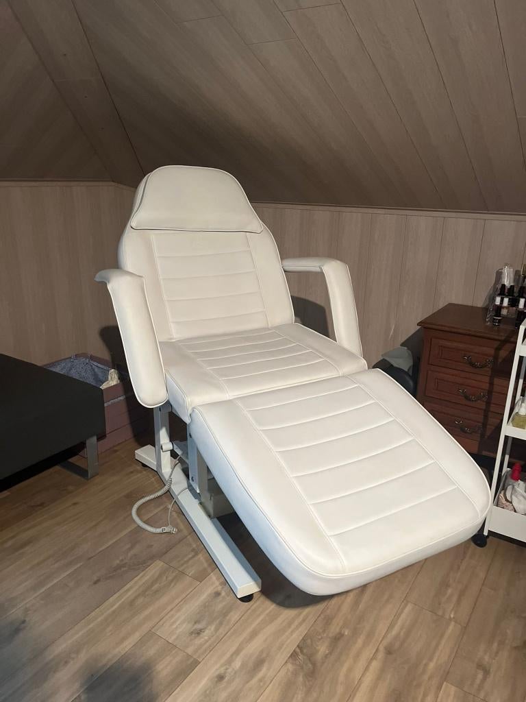 Behandelstoel elektrisch, Ophalen, Zo goed als nieuw