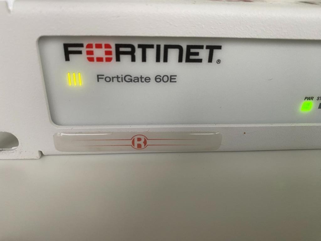 FortiGate 60E met rack mount kit, Enlèvement ou Envoi, Comme neuf