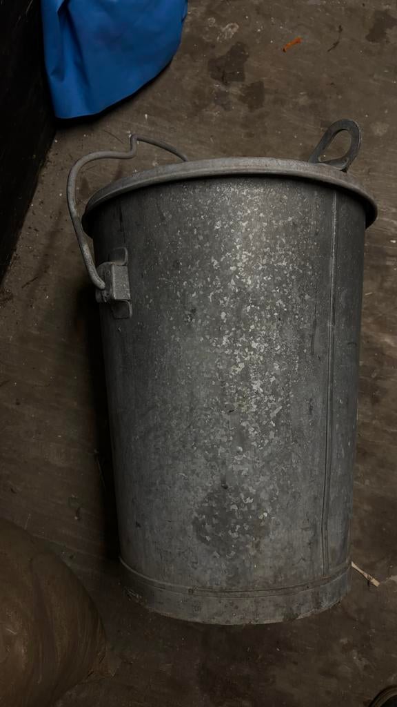 Brocante oude vuilbakken zink Heist aan zee en Wilrijk, Huis en Inrichting, Emmers, Ophalen, Zo goed als nieuw, Zink
