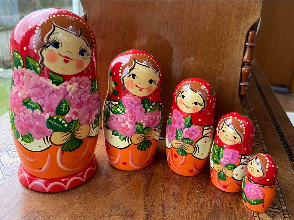 Grande Matriochka. 17 cm. Poupées russes. 5 pcs.Fait main., Enlèvement ou Envoi