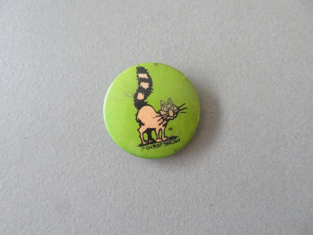 1977 Button pin badge Fat Freddy,s Cat - Gilbert Shelton, Ophalen of Verzenden, Zo goed als nieuw, Figuurtje, Button