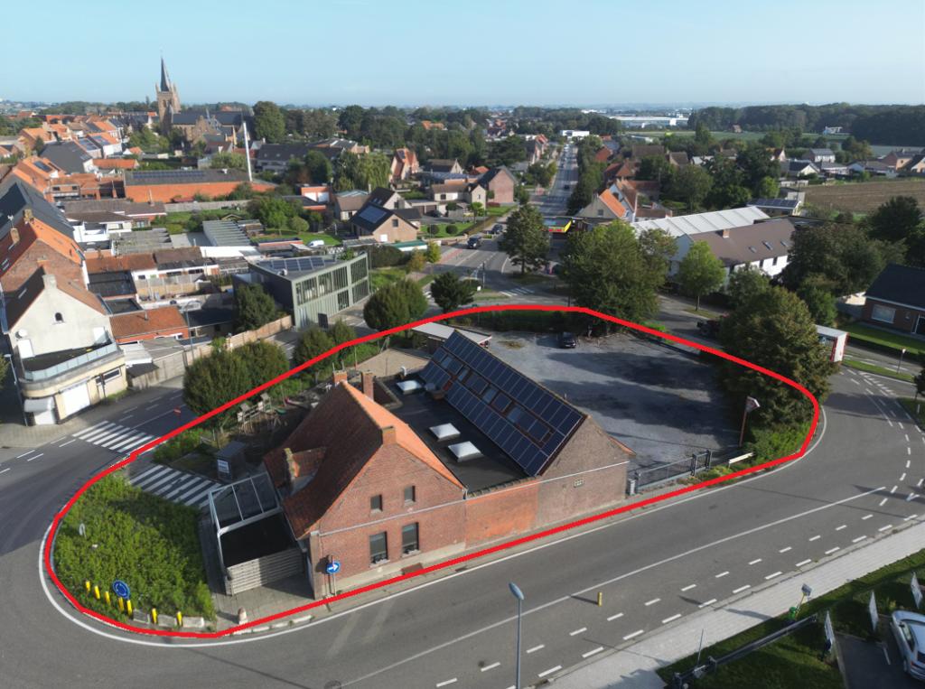 Multifunctioneel pand met woonst op 1339 m², Immo, 1000 tot 1500 m², Westrozebeke, Provincie West-Vlaanderen, Woning met bedrijfsruimte