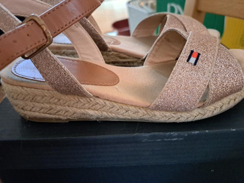 Sandalen merk Tommy Hilfiger maat 33, Enfants & Bébés, Vêtements enfant | Chaussures & Chaussettes, Enlèvement ou Envoi, Comme neuf