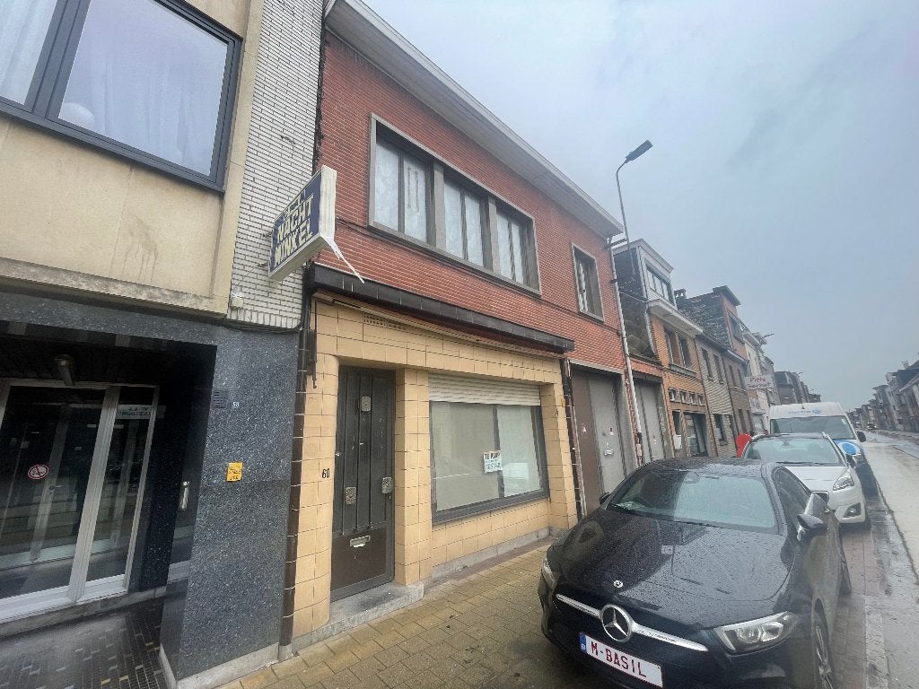 Te renoveren huis in Sint Niklaas te koop, Immo, Provincie Oost-Vlaanderen, Tot 200 m², Sint-Niklaas, Tussenwoning