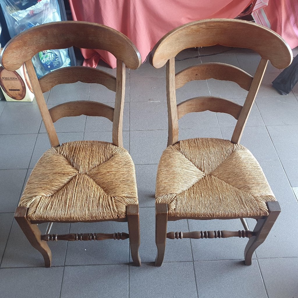 Chaise ancienne en bois avec assisse en paille tressée, Enlèvement