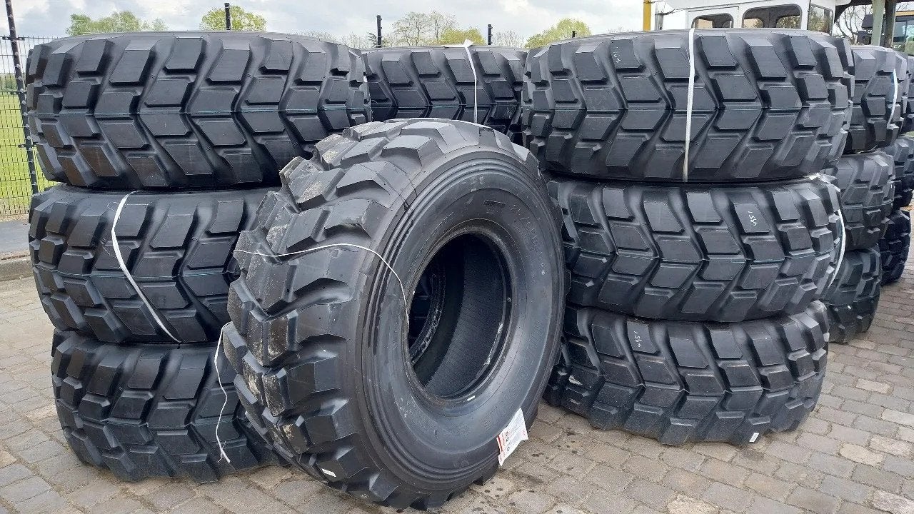 Bridgestone 650/65R25 25/65R25 / Unused / Multiple available, Articles professionnels, Machines & Construction | Pièces