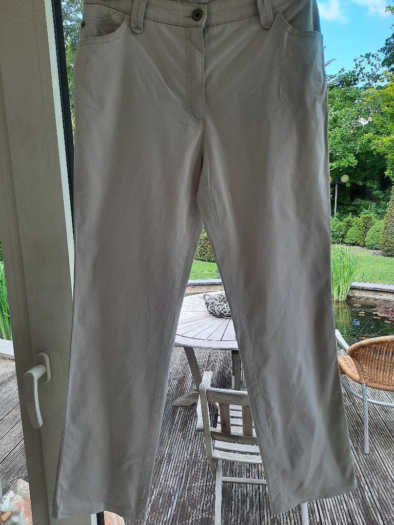 Mooie broek BRAX - 42, Kleding | Dames, Broeken en Pantalons, Brax, Beige, Maat 42/44 (L), Ophalen of Verzenden
