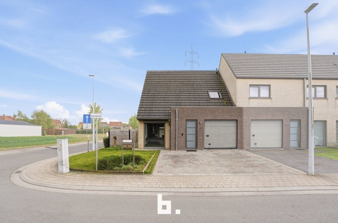 Instapklare hoekwoning te Deerlijk