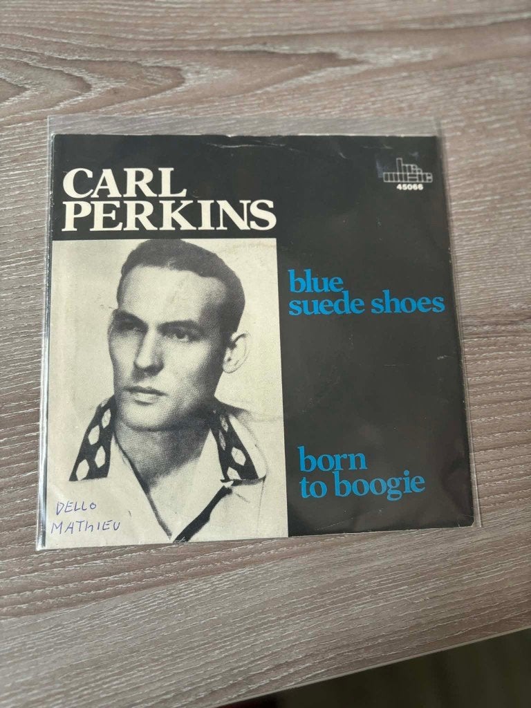 single Carl Perkins, blue suede shoes/ born to boogie 3 euro, CD & DVD, Vinyles Singles, Enlèvement ou Envoi, 7 inch, Utilisé