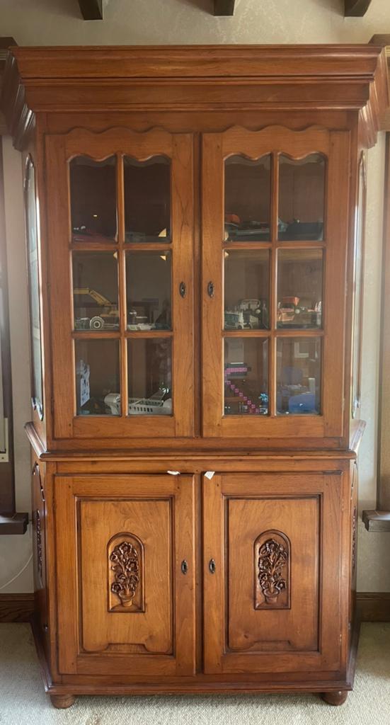 Houten vitrinekast met glas in 2 delen, Ophalen, Zo goed als nieuw, Glas
