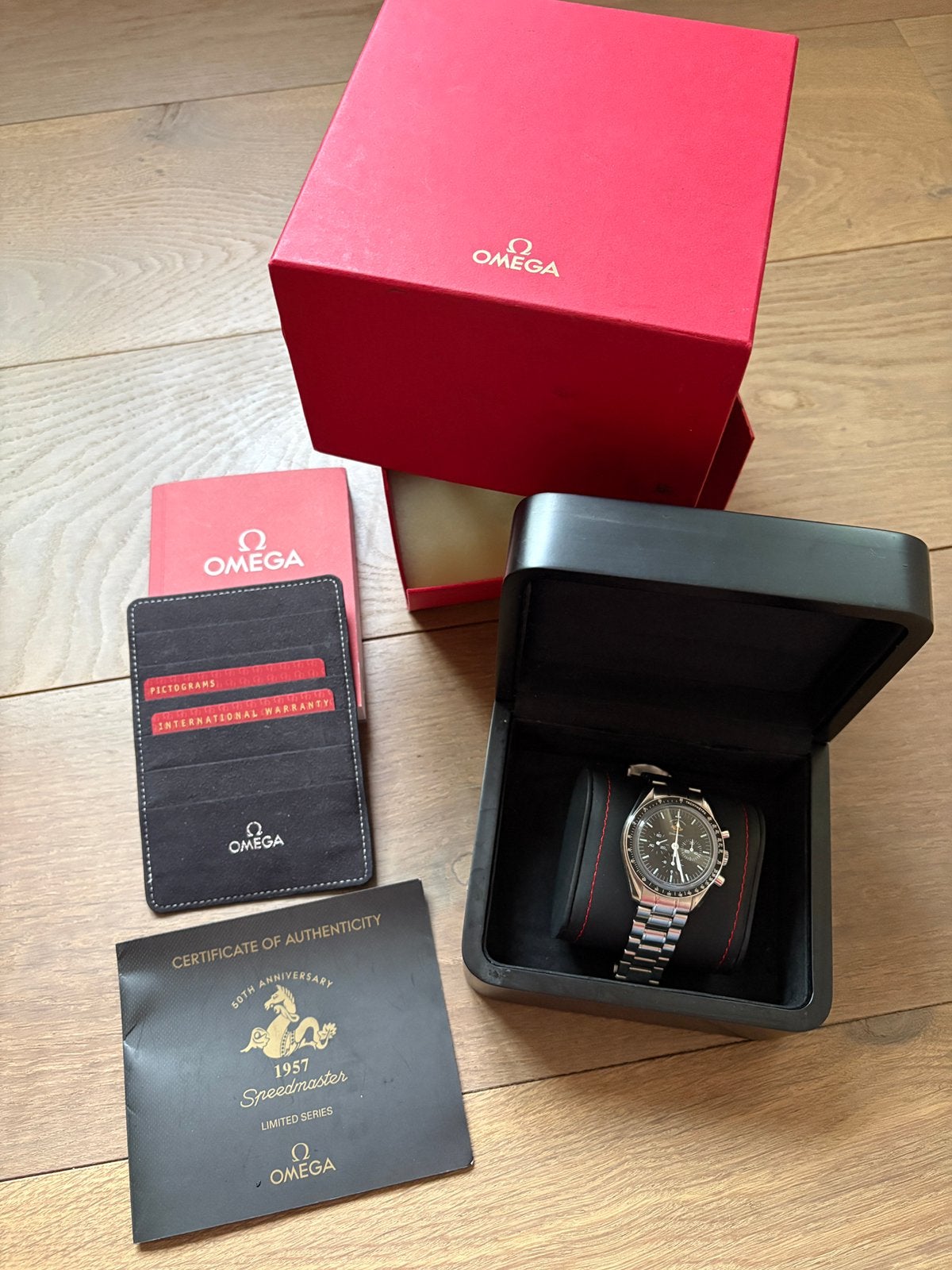Omega Speedmaster 50th anniversary, Bijoux, Sacs & Beauté, Enlèvement, Comme neuf, Omega